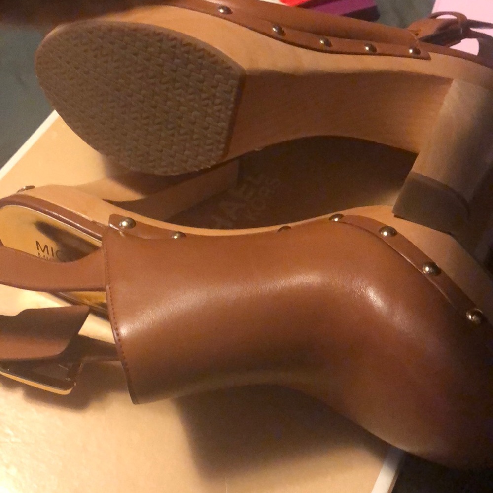 Shoes - Picture 3 of 4